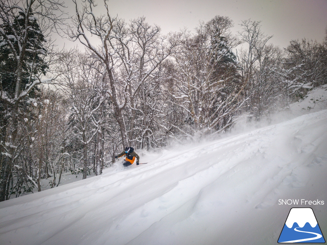 音威富士スキー場｜気が付けばナイター照明が灯り、夕暮れ滑走。プライベート感覚で滑れる道北のローカルゲレンデ！